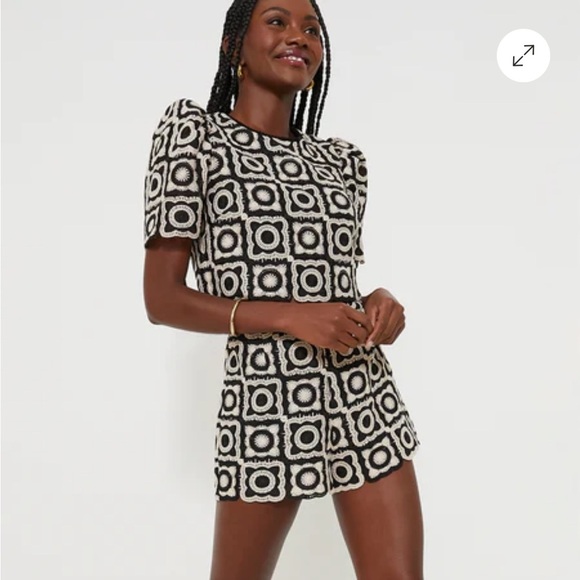 Tuckernuck SAYLOR Black and Creme Morgana Granny Square Crop Top - Picture 5 of 9